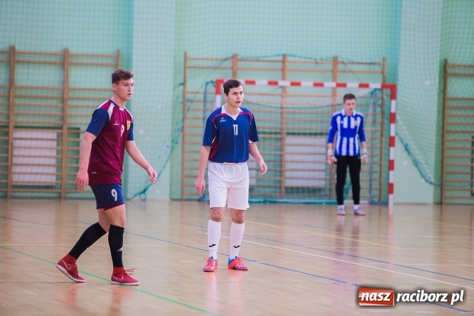 Zdjęcie w galerii na portalu naszraciborz.pl: Makroregionalny Turniej Halowej Piłki Nożnej Chłopców Szkół Ponadgimnazjalnych wiadomości z regionu