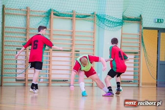 Zdjęcie w galerii na portalu naszraciborz.pl: Makroregionalny Turniej Halowej Piłki Nożnej Chłopców Szkół Ponadgimnazjalnych wiadomości z regionu