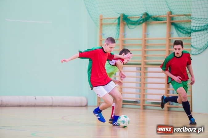 Zdjęcie w galerii na portalu naszraciborz.pl: Makroregionalny Turniej Halowej Piłki Nożnej Chłopców Szkół Ponadgimnazjalnych wiadomości z regionu
