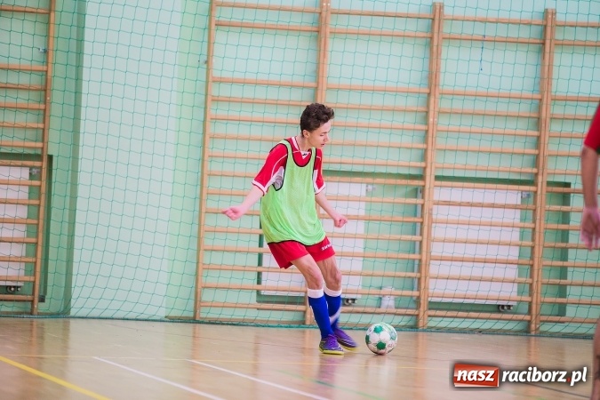 Zdjęcie w galerii na portalu naszraciborz.pl: Makroregionalny Turniej Halowej Piłki Nożnej Chłopców Szkół Ponadgimnazjalnych wiadomości z regionu