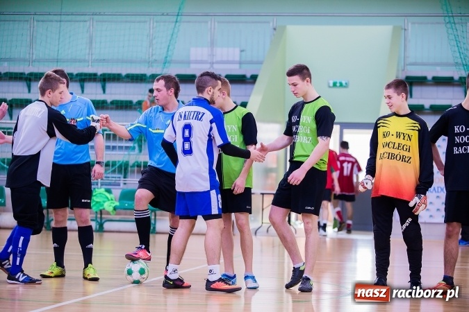 Zdjęcie w galerii na portalu naszraciborz.pl: Makroregionalny Turniej Halowej Piłki Nożnej Chłopców Szkół Ponadgimnazjalnych wiadomości z regionu