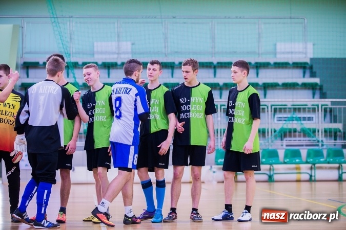 Zdjęcie w galerii na portalu naszraciborz.pl: Makroregionalny Turniej Halowej Piłki Nożnej Chłopców Szkół Ponadgimnazjalnych wiadomości z regionu