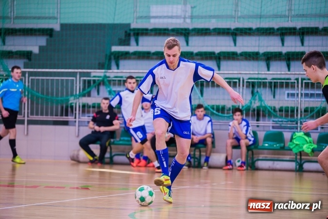 Zdjęcie w galerii na portalu naszraciborz.pl: Makroregionalny Turniej Halowej Piłki Nożnej Chłopców Szkół Ponadgimnazjalnych wiadomości z regionu