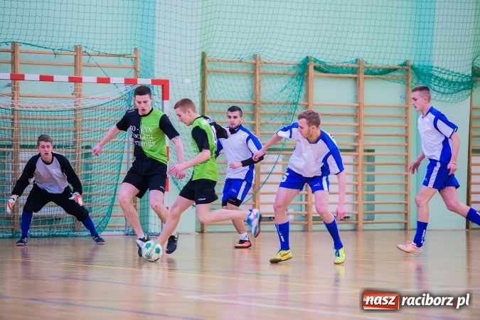 Zdjęcie w galerii na portalu naszraciborz.pl: Makroregionalny Turniej Halowej Piłki Nożnej Chłopców Szkół Ponadgimnazjalnych wiadomości z regionu