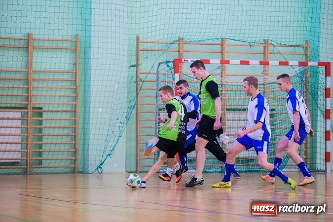 Zdjęcie w galerii na portalu naszraciborz.pl: Makroregionalny Turniej Halowej Piłki Nożnej Chłopców Szkół Ponadgimnazjalnych wiadomości z regionu