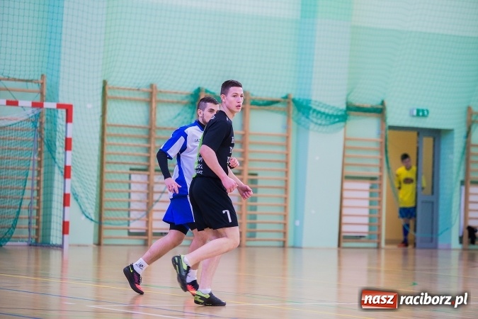 Zdjęcie w galerii na portalu naszraciborz.pl: Makroregionalny Turniej Halowej Piłki Nożnej Chłopców Szkół Ponadgimnazjalnych wiadomości z regionu