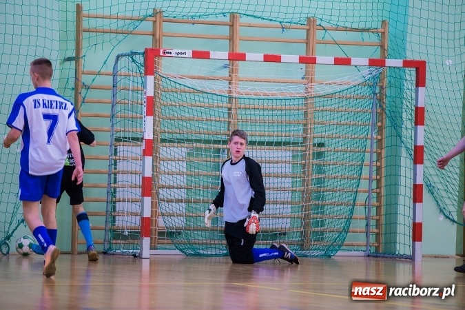 Zdjęcie w galerii na portalu naszraciborz.pl: Makroregionalny Turniej Halowej Piłki Nożnej Chłopców Szkół Ponadgimnazjalnych wiadomości z regionu