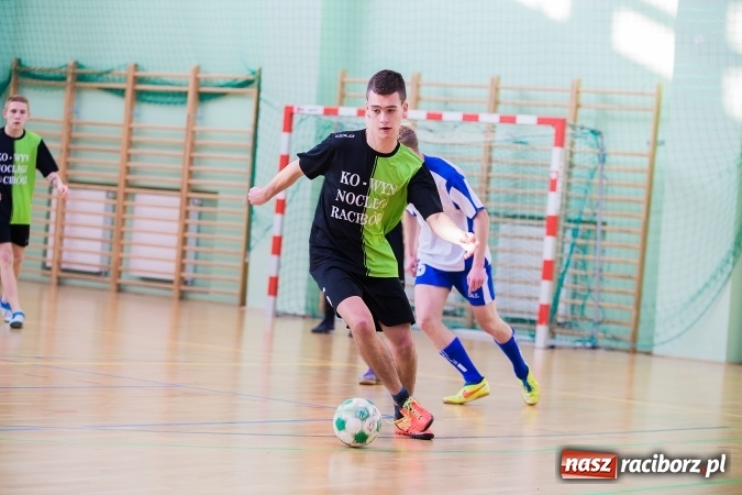 Zdjęcie w galerii na portalu naszraciborz.pl: Makroregionalny Turniej Halowej Piłki Nożnej Chłopców Szkół Ponadgimnazjalnych wiadomości z regionu