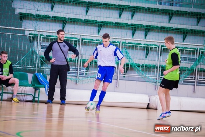 Zdjęcie w galerii na portalu naszraciborz.pl: Makroregionalny Turniej Halowej Piłki Nożnej Chłopców Szkół Ponadgimnazjalnych wiadomości z regionu