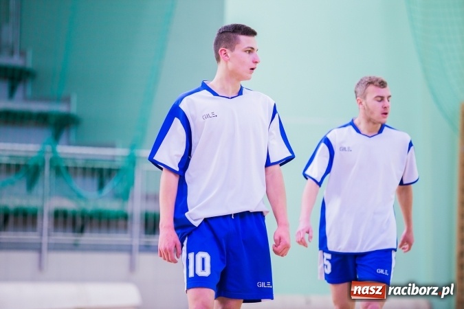 Zdjęcie w galerii na portalu naszraciborz.pl: Makroregionalny Turniej Halowej Piłki Nożnej Chłopców Szkół Ponadgimnazjalnych wiadomości z regionu