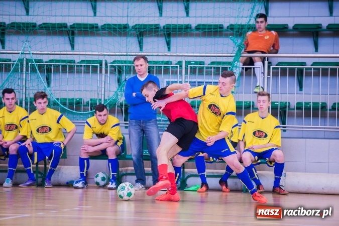 Zdjęcie w galerii na portalu naszraciborz.pl: Makroregionalny Turniej Halowej Piłki Nożnej Chłopców Szkół Ponadgimnazjalnych wiadomości z regionu
