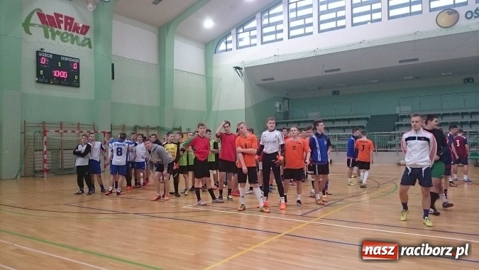 Zdjęcie w galerii na portalu naszraciborz.pl: Makroregionalny Turniej Halowej Piłki Nożnej Chłopców Szkół Ponadgimnazjalnych wiadomości z regionu