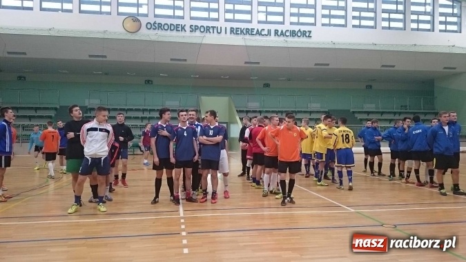Zdjęcie w galerii na portalu naszraciborz.pl: Makroregionalny Turniej Halowej Piłki Nożnej Chłopców Szkół Ponadgimnazjalnych wiadomości z regionu