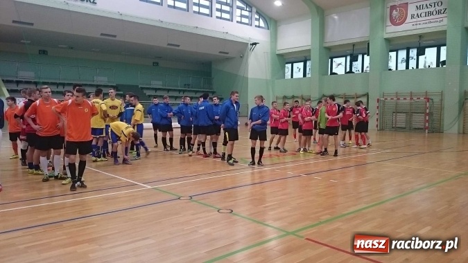 Zdjęcie w galerii na portalu naszraciborz.pl: Makroregionalny Turniej Halowej Piłki Nożnej Chłopców Szkół Ponadgimnazjalnych wiadomości z regionu