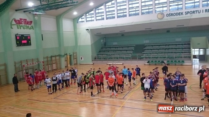 Zdjęcie w galerii na portalu naszraciborz.pl: Makroregionalny Turniej Halowej Piłki Nożnej Chłopców Szkół Ponadgimnazjalnych wiadomości z regionu
