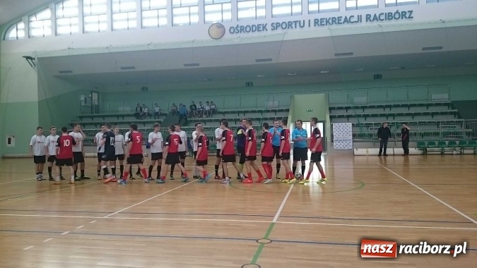 Zdjęcie w galerii na portalu naszraciborz.pl: Makroregionalny Turniej Halowej Piłki Nożnej Chłopców Szkół Ponadgimnazjalnych wiadomości z regionu