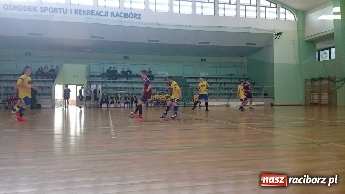 Zdjęcie w galerii na portalu naszraciborz.pl: Makroregionalny Turniej Halowej Piłki Nożnej Chłopców Szkół Ponadgimnazjalnych wiadomości z regionu