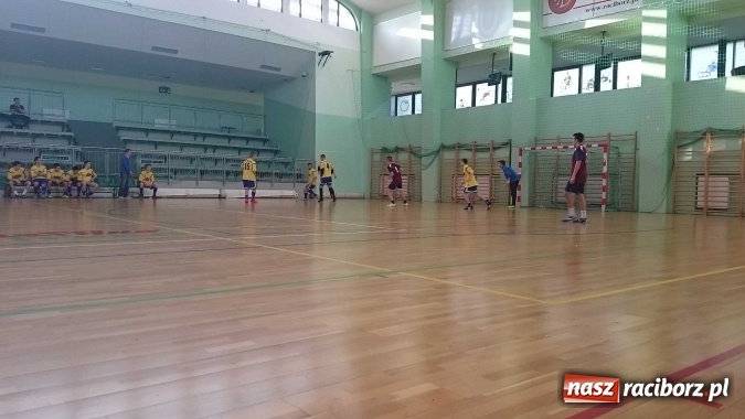 Zdjęcie w galerii na portalu naszraciborz.pl: Makroregionalny Turniej Halowej Piłki Nożnej Chłopców Szkół Ponadgimnazjalnych wiadomości z regionu