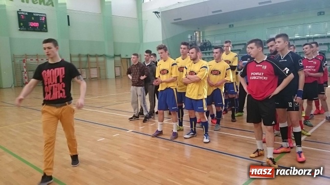 Zdjęcie w galerii na portalu naszraciborz.pl: Makroregionalny Turniej Halowej Piłki Nożnej Chłopców Szkół Ponadgimnazjalnych wiadomości z regionu