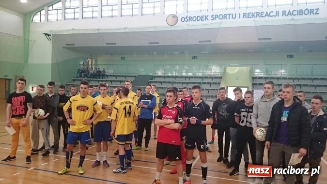 Zdjęcie w galerii na portalu naszraciborz.pl: Makroregionalny Turniej Halowej Piłki Nożnej Chłopców Szkół Ponadgimnazjalnych wiadomości z regionu