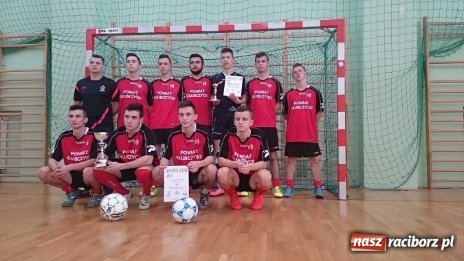 Zdjęcie w galerii na portalu naszraciborz.pl: Makroregionalny Turniej Halowej Piłki Nożnej Chłopców Szkół Ponadgimnazjalnych wiadomości z regionu