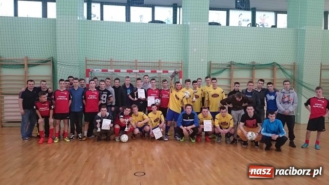 Zdjęcie w galerii na portalu naszraciborz.pl: Makroregionalny Turniej Halowej Piłki Nożnej Chłopców Szkół Ponadgimnazjalnych wiadomości z regionu