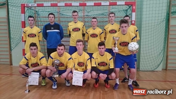 Zdjęcie w galerii na portalu naszraciborz.pl: Makroregionalny Turniej Halowej Piłki Nożnej Chłopców Szkół Ponadgimnazjalnych wiadomości z regionu
