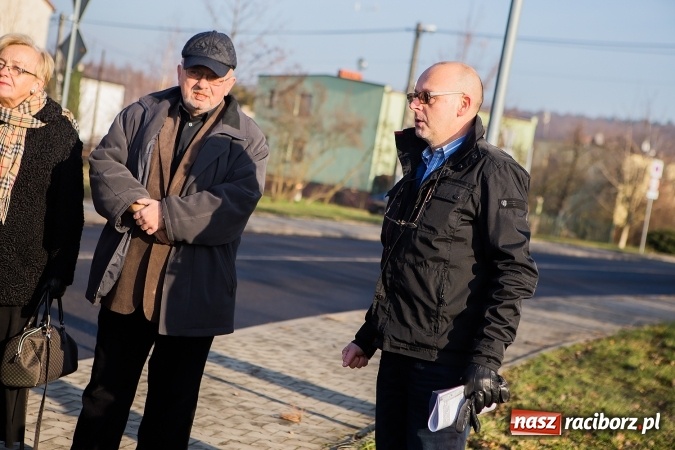 Zdjęcie w galerii na portalu naszraciborz.pl: Symboliczne nadanie imienia Jana Darowskiego rondu przy Auchan wiadomości z regionu