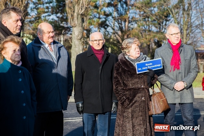 Zdjęcie w galerii na portalu naszraciborz.pl: Symboliczne nadanie imienia Jana Darowskiego rondu przy Auchan wiadomości z regionu