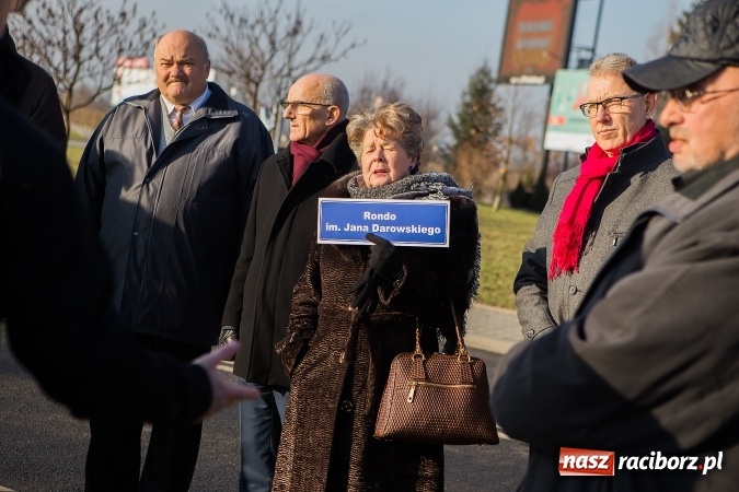 Zdjęcie w galerii na portalu naszraciborz.pl: Symboliczne nadanie imienia Jana Darowskiego rondu przy Auchan wiadomości z regionu