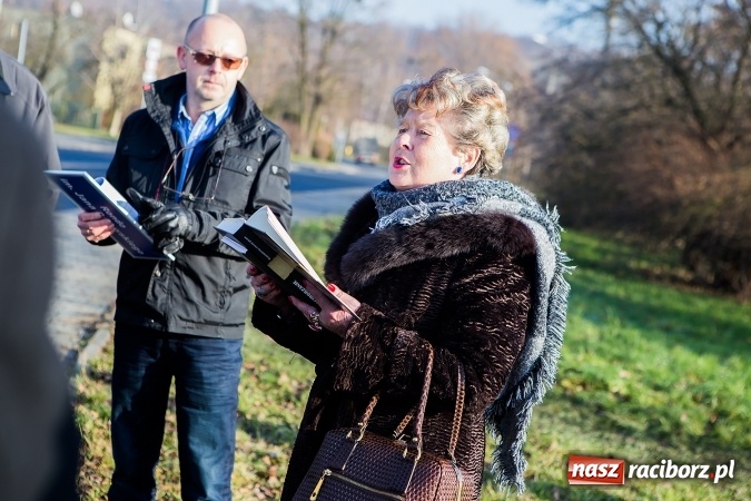 Zdjęcie w galerii na portalu naszraciborz.pl: Symboliczne nadanie imienia Jana Darowskiego rondu przy Auchan wiadomości z regionu