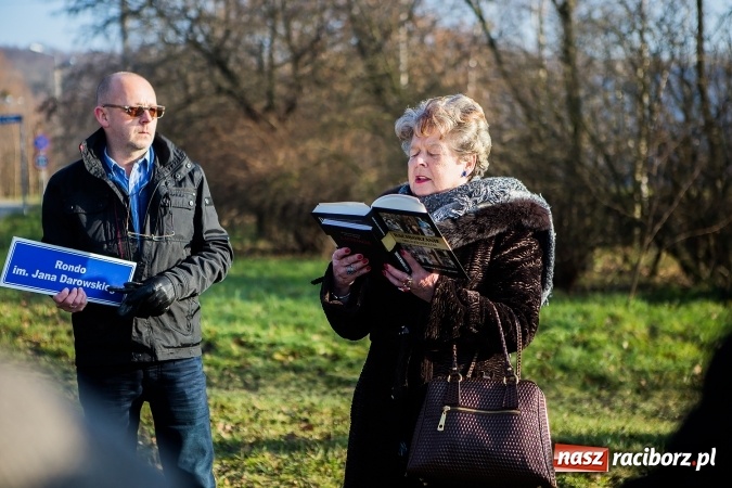 Zdjęcie w galerii na portalu naszraciborz.pl: Symboliczne nadanie imienia Jana Darowskiego rondu przy Auchan wiadomości z regionu