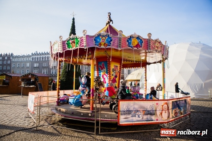 Zdjęcie w galerii na portalu naszraciborz.pl: Zdjęcia ze św. Mikołajem, wielkie gotowanie i karuzela, czyli drugi jarmarkowy weekend w Raciborzu wiadomości z regionu