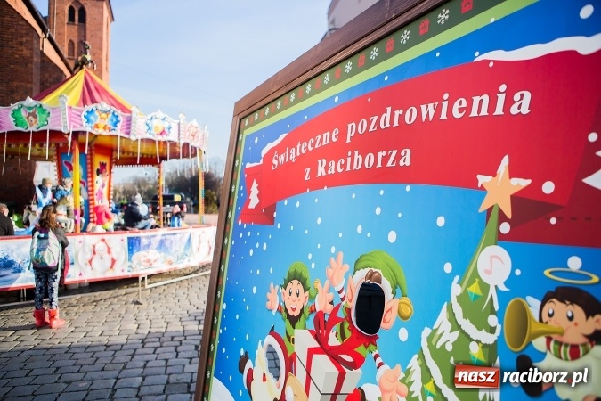 Zdjęcie w galerii na portalu naszraciborz.pl: Zdjęcia ze św. Mikołajem, wielkie gotowanie i karuzela, czyli drugi jarmarkowy weekend w Raciborzu wiadomości z regionu