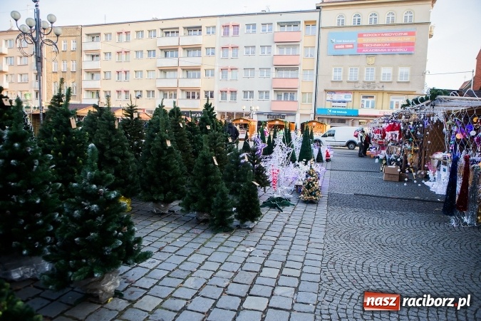 Zdjęcie w galerii na portalu naszraciborz.pl: Zdjęcia ze św. Mikołajem, wielkie gotowanie i karuzela, czyli drugi jarmarkowy weekend w Raciborzu wiadomości z regionu