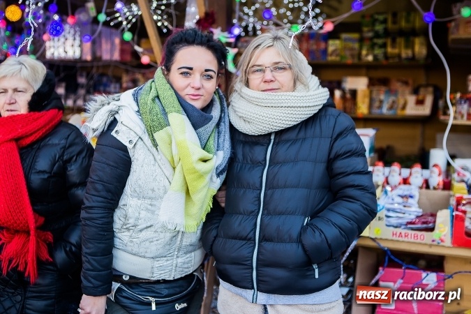 Zdjęcie w galerii na portalu naszraciborz.pl: Zdjęcia ze św. Mikołajem, wielkie gotowanie i karuzela, czyli drugi jarmarkowy weekend w Raciborzu wiadomości z regionu