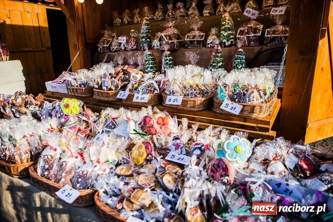 Zdjęcie w galerii na portalu naszraciborz.pl: Zdjęcia ze św. Mikołajem, wielkie gotowanie i karuzela, czyli drugi jarmarkowy weekend w Raciborzu wiadomości z regionu