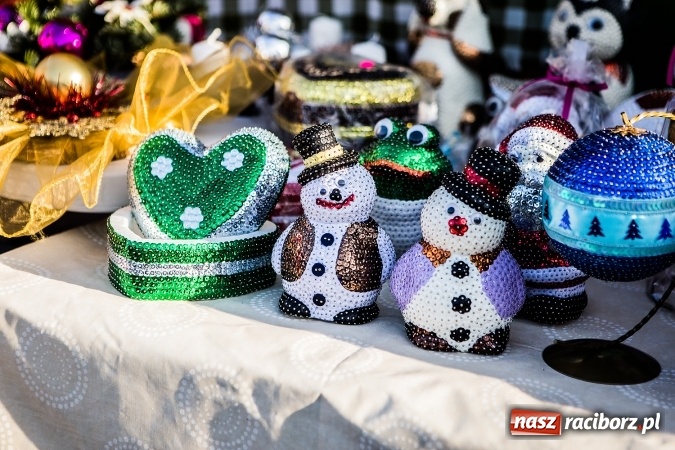 Zdjęcie w galerii na portalu naszraciborz.pl: Zdjęcia ze św. Mikołajem, wielkie gotowanie i karuzela, czyli drugi jarmarkowy weekend w Raciborzu wiadomości z regionu