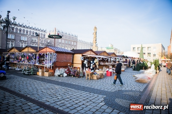 Zdjęcie w galerii na portalu naszraciborz.pl: Zdjęcia ze św. Mikołajem, wielkie gotowanie i karuzela, czyli drugi jarmarkowy weekend w Raciborzu wiadomości z regionu