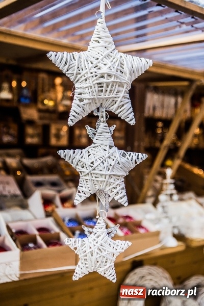Zdjęcie w galerii na portalu naszraciborz.pl: Zdjęcia ze św. Mikołajem, wielkie gotowanie i karuzela, czyli drugi jarmarkowy weekend w Raciborzu wiadomości z regionu