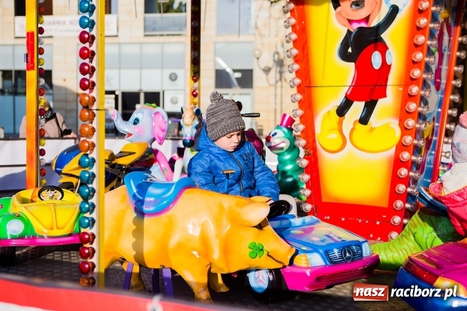 Zdjęcie w galerii na portalu naszraciborz.pl: Zdjęcia ze św. Mikołajem, wielkie gotowanie i karuzela, czyli drugi jarmarkowy weekend w Raciborzu wiadomości z regionu