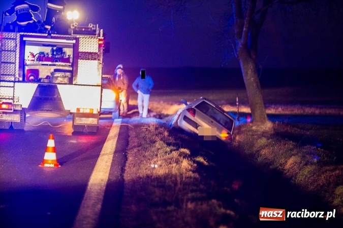 Zdjęcie w galerii na portalu naszraciborz.pl: Dachowanie opla na DK 45 a potem następne kolizje i renault w rowie FOTO wiadomości z regionu