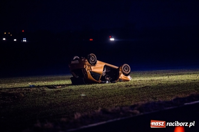 Zdjęcie w galerii na portalu naszraciborz.pl: Dachowanie opla na DK 45 a potem następne kolizje i renault w rowie FOTO wiadomości z regionu