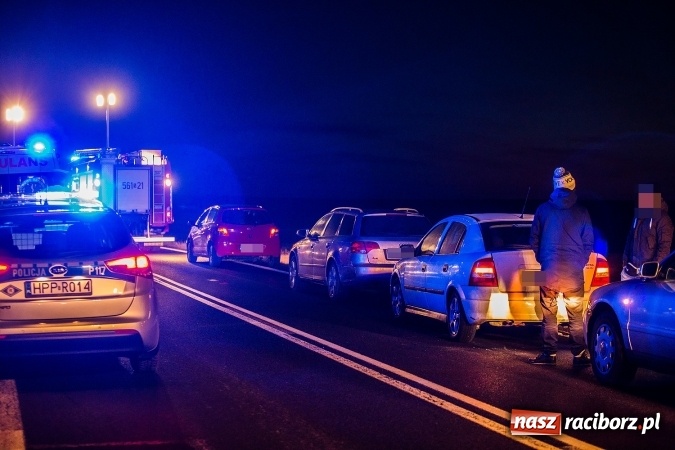 Zdjęcie w galerii na portalu naszraciborz.pl: Dachowanie opla na DK 45 a potem następne kolizje i renault w rowie FOTO wiadomości z regionu