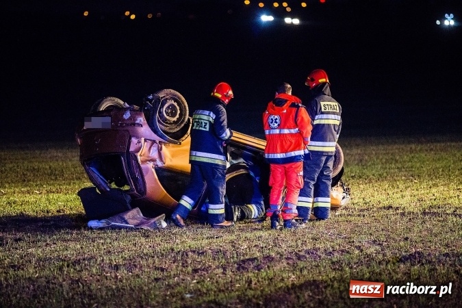 Zdjęcie w galerii na portalu naszraciborz.pl: Dachowanie opla na DK 45 a potem następne kolizje i renault w rowie FOTO wiadomości z regionu