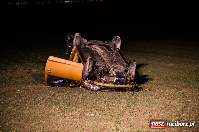 Zdjęcie w galerii na portalu naszraciborz.pl: Dachowanie opla na DK 45 a potem następne kolizje i renault w rowie FOTO wiadomości z regionu