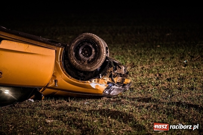 Zdjęcie w galerii na portalu naszraciborz.pl: Dachowanie opla na DK 45 a potem następne kolizje i renault w rowie FOTO wiadomości z regionu
