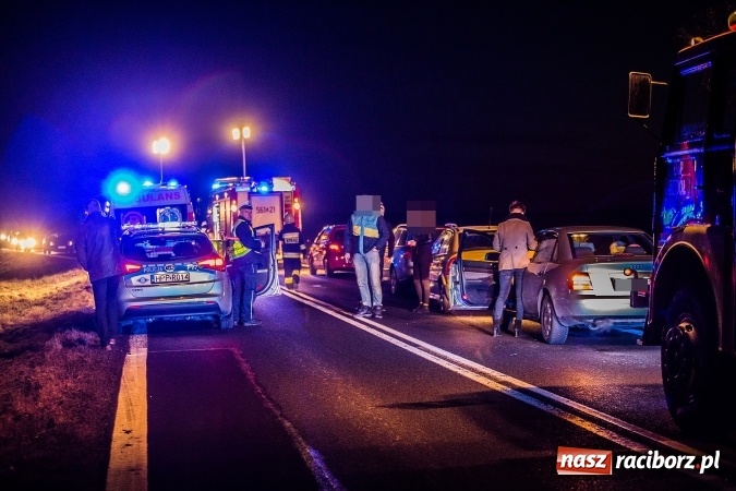Zdjęcie w galerii na portalu naszraciborz.pl: Dachowanie opla na DK 45 a potem następne kolizje i renault w rowie FOTO wiadomości z regionu