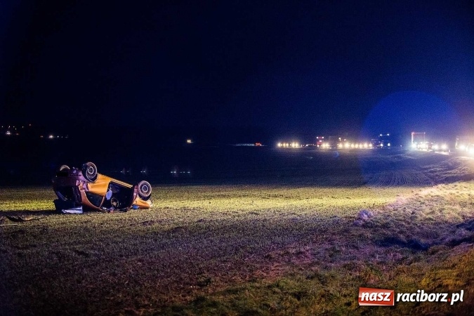 Zdjęcie w galerii na portalu naszraciborz.pl: Dachowanie opla na DK 45 a potem następne kolizje i renault w rowie FOTO wiadomości z regionu