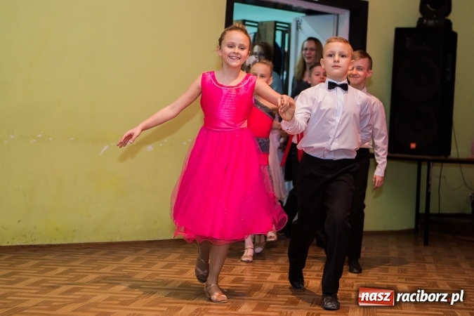 Zdjęcie w galerii na portalu naszraciborz.pl: Gwiazdkowe spotkanie taneczne w Młodzieżowym Domu Kultury wiadomości z regionu